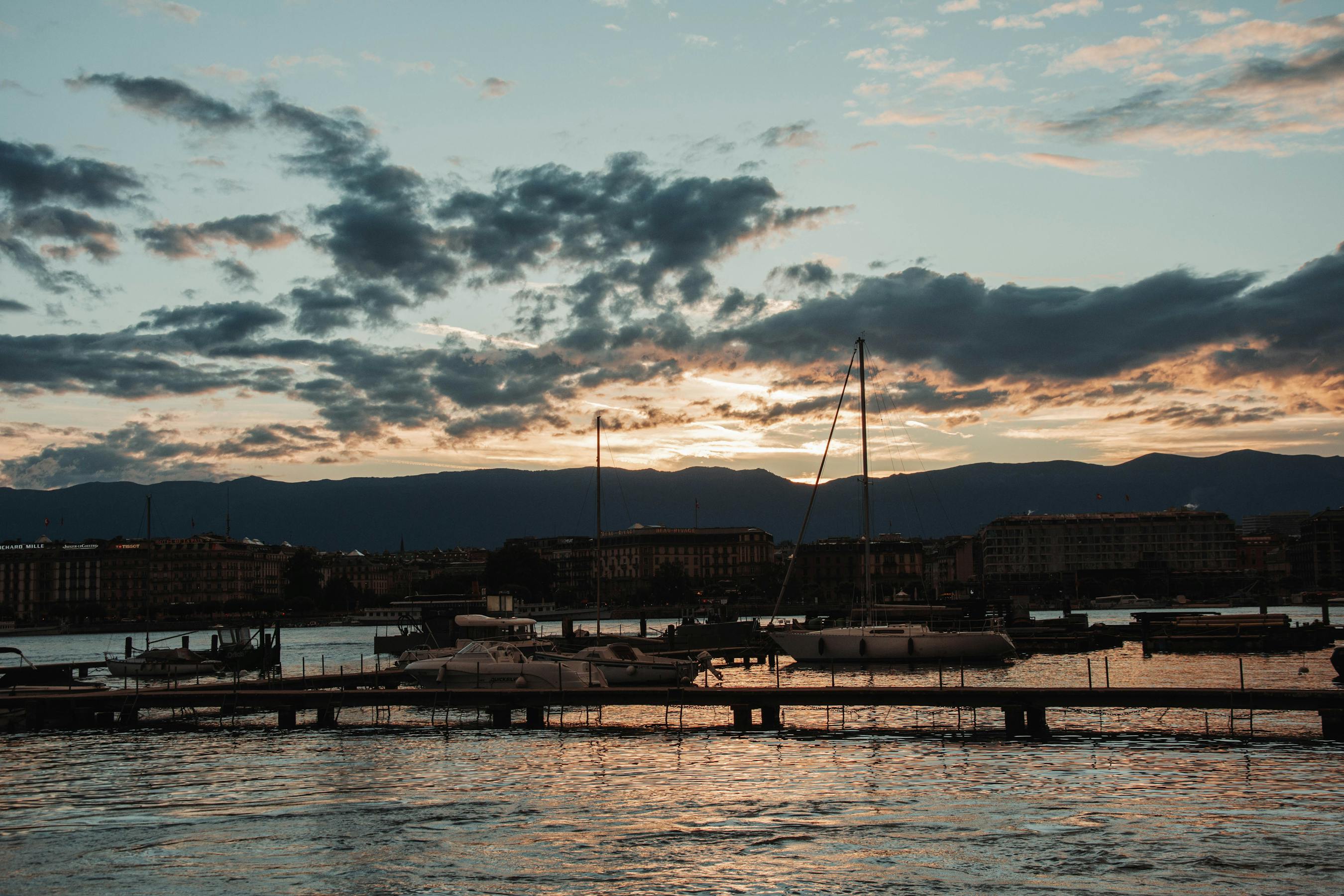 Free things to do in Geneva - Lake Geneva sunset