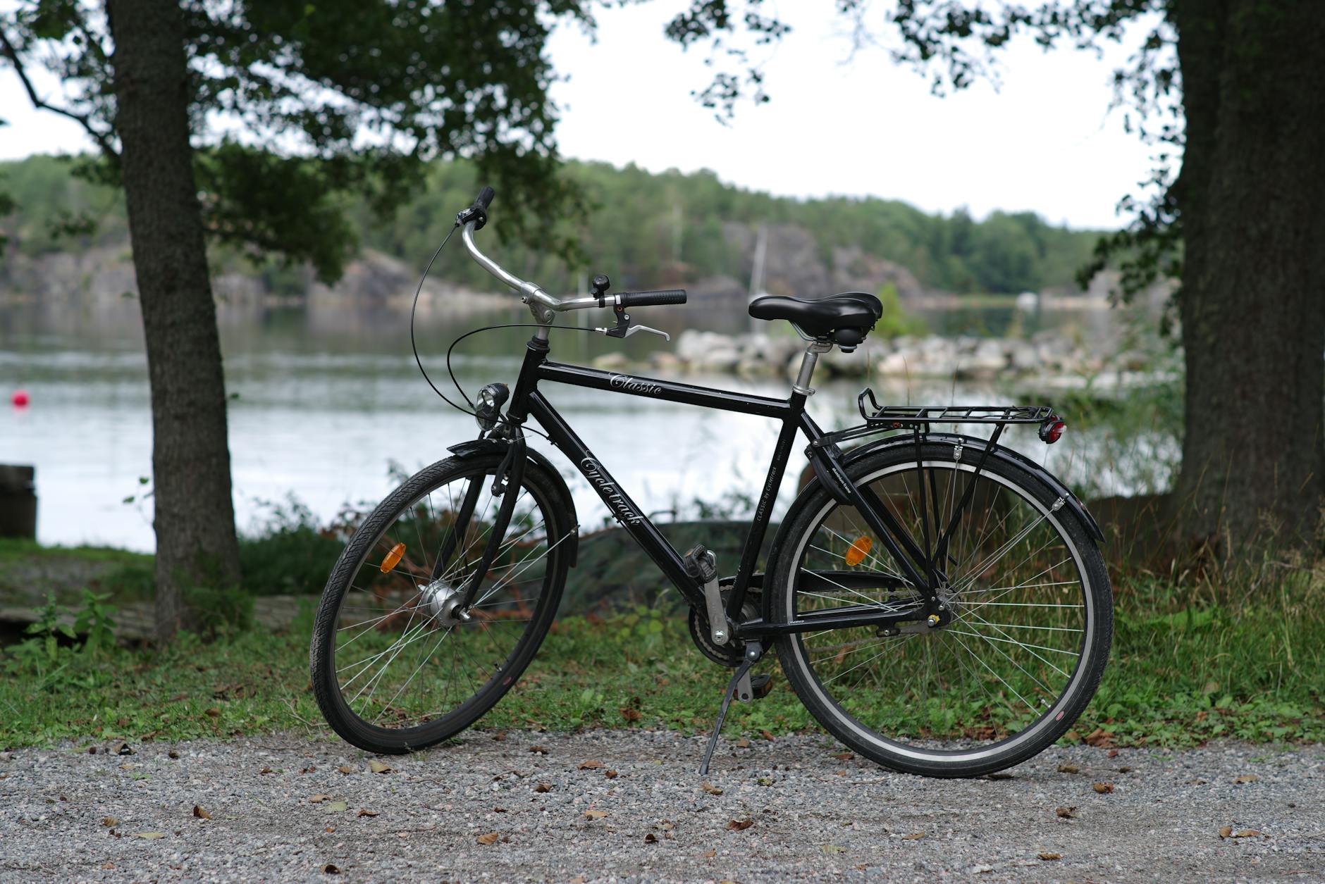 Cycling around Lake Geneva on dedicated lakeside paths