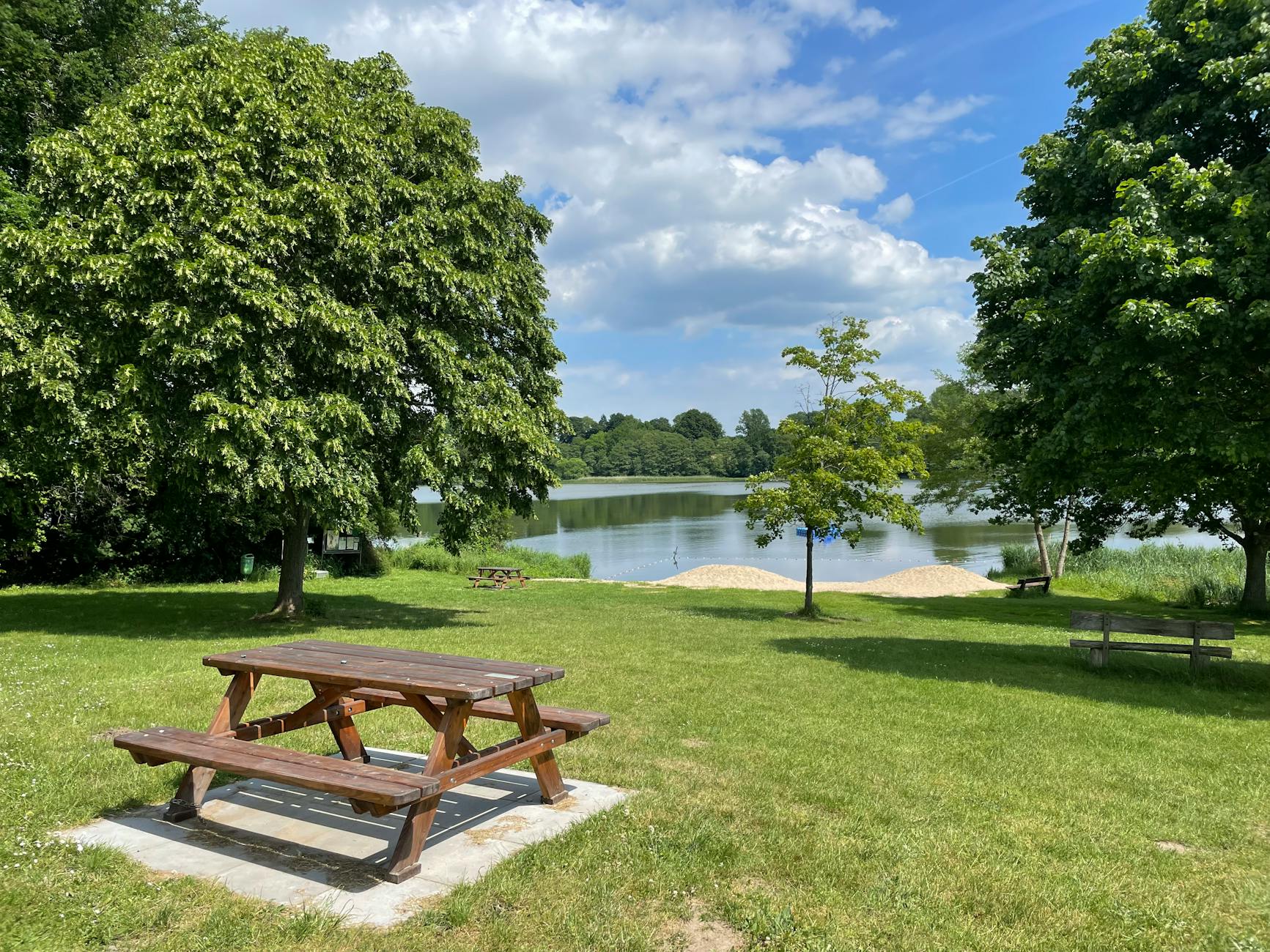 Budget-friendly lakeside picnic by Lake Geneva