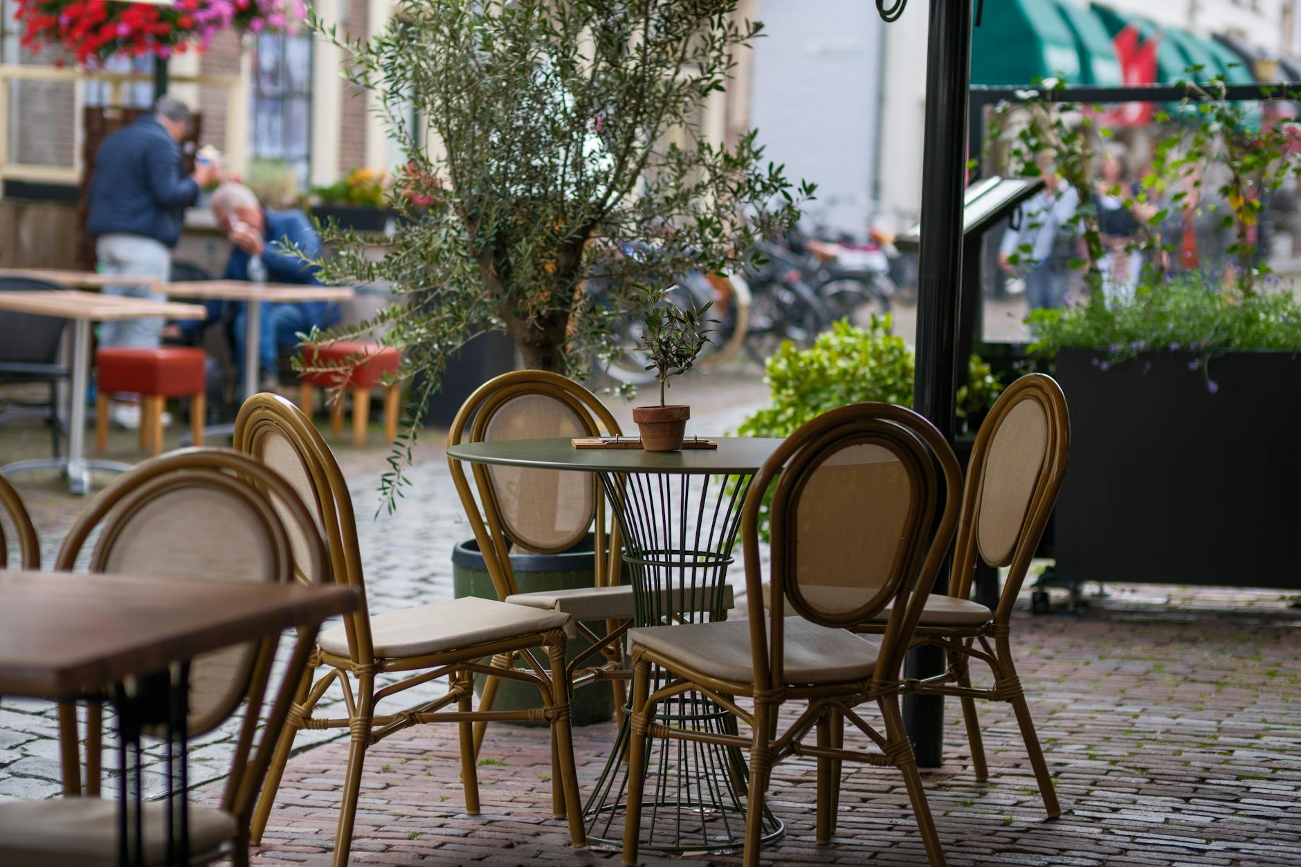 Geneva neighborhood café culture — al fresco dining in a local quarter