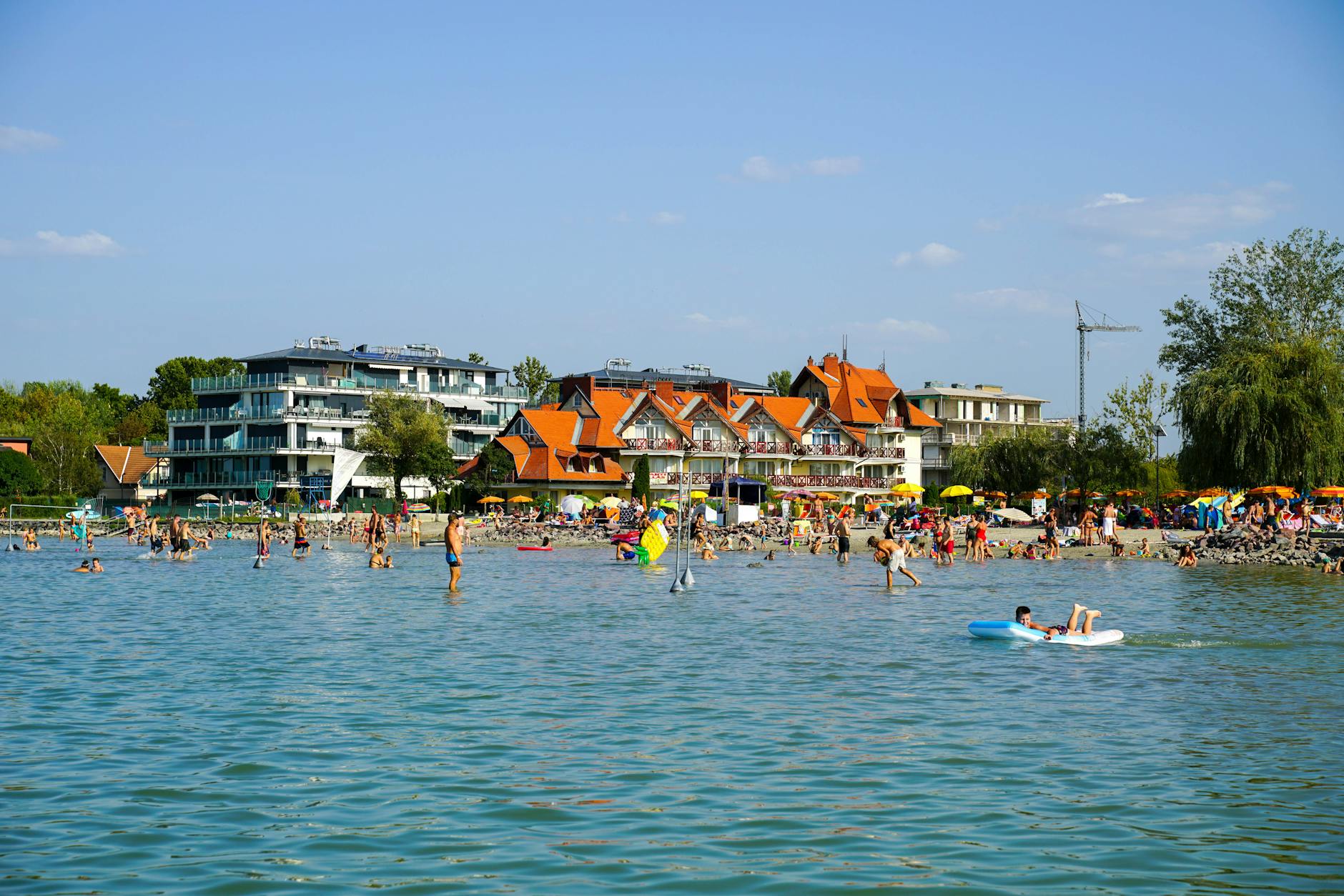 Swimming in Lake Geneva — public beaches and bathing spots