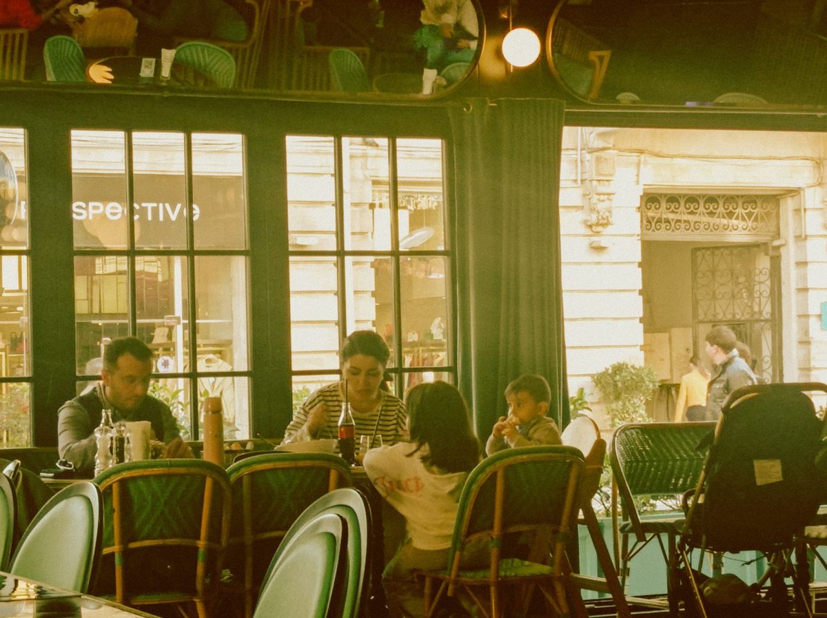 Family with kids eating at a casual restaurant, the kind of family restaurant Geneva does well