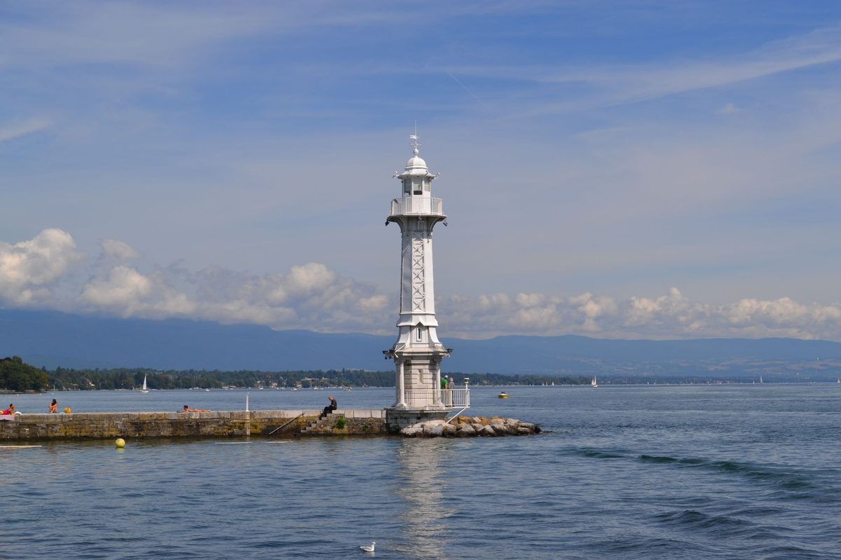 The Bains des Paquis bathing pier reaching into Lake Geneva in Geneva