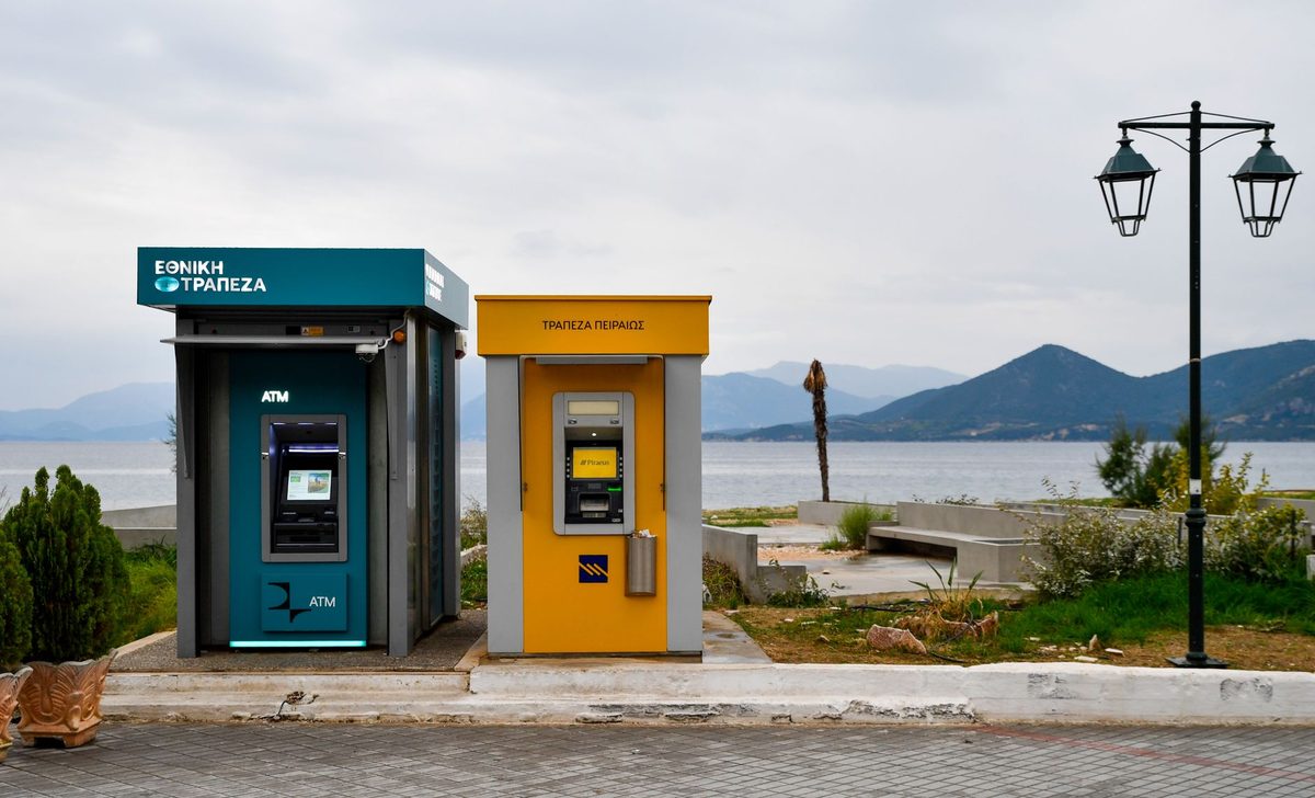 A bank ATM or Bancomat, the cheapest way to withdraw Swiss francs in Geneva