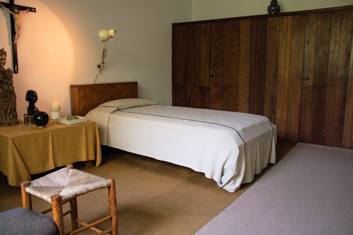 A small, simple ensuite room typical of a central Geneva budget hotel