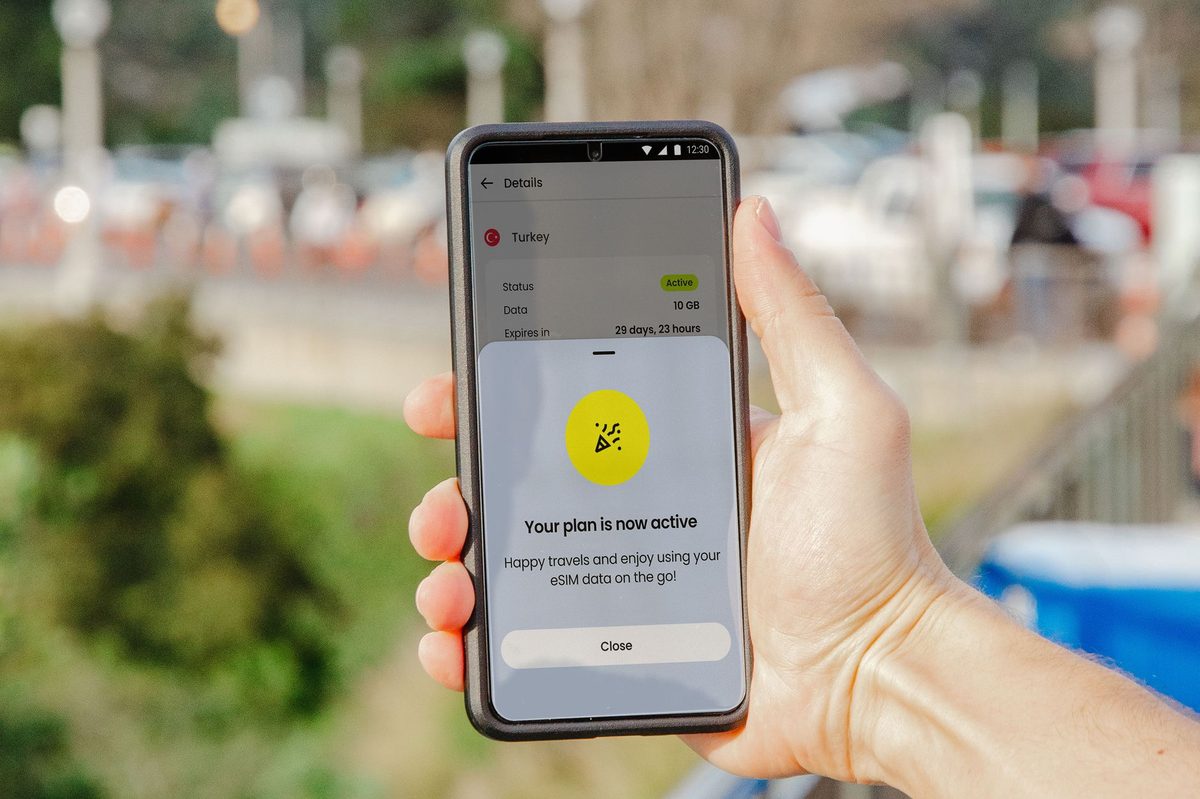 Installing an eSIM on a phone before a Geneva trip