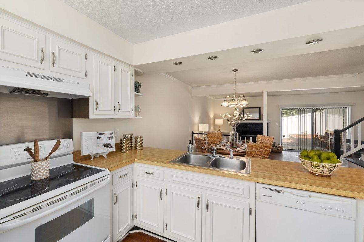 Apartment kitchen and dining area, the money-saver in apartment-style family stays in Geneva