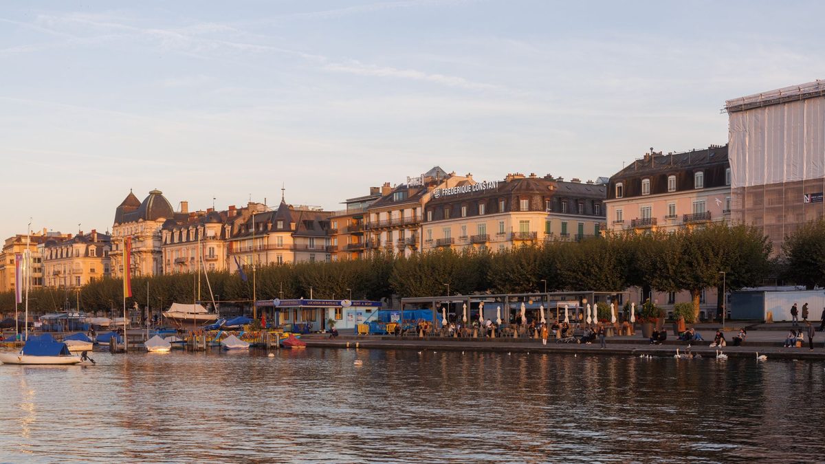Strolling Geneva's lakefront promenade, an easy free thing to do on any trip