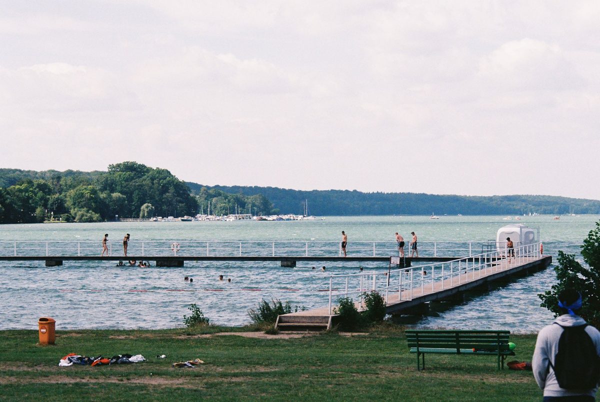 A marked Lake Geneva swimming beach, the safe place to swim near Geneva
