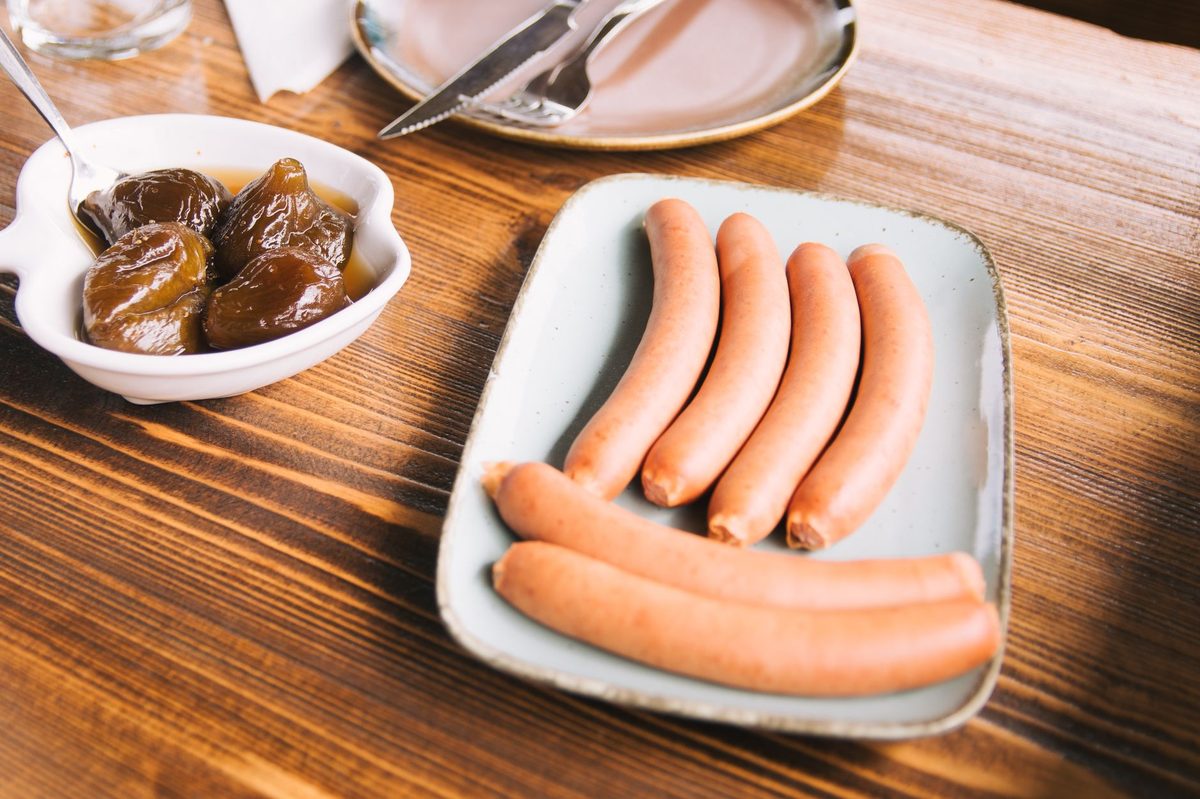 A Swiss sausage served with lentils, similar to Geneva longeole