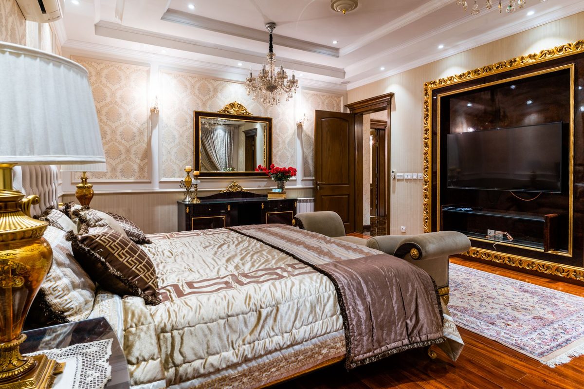 Elegant classical suite with a lake view, the style of a Geneva grand-dame luxury hotel