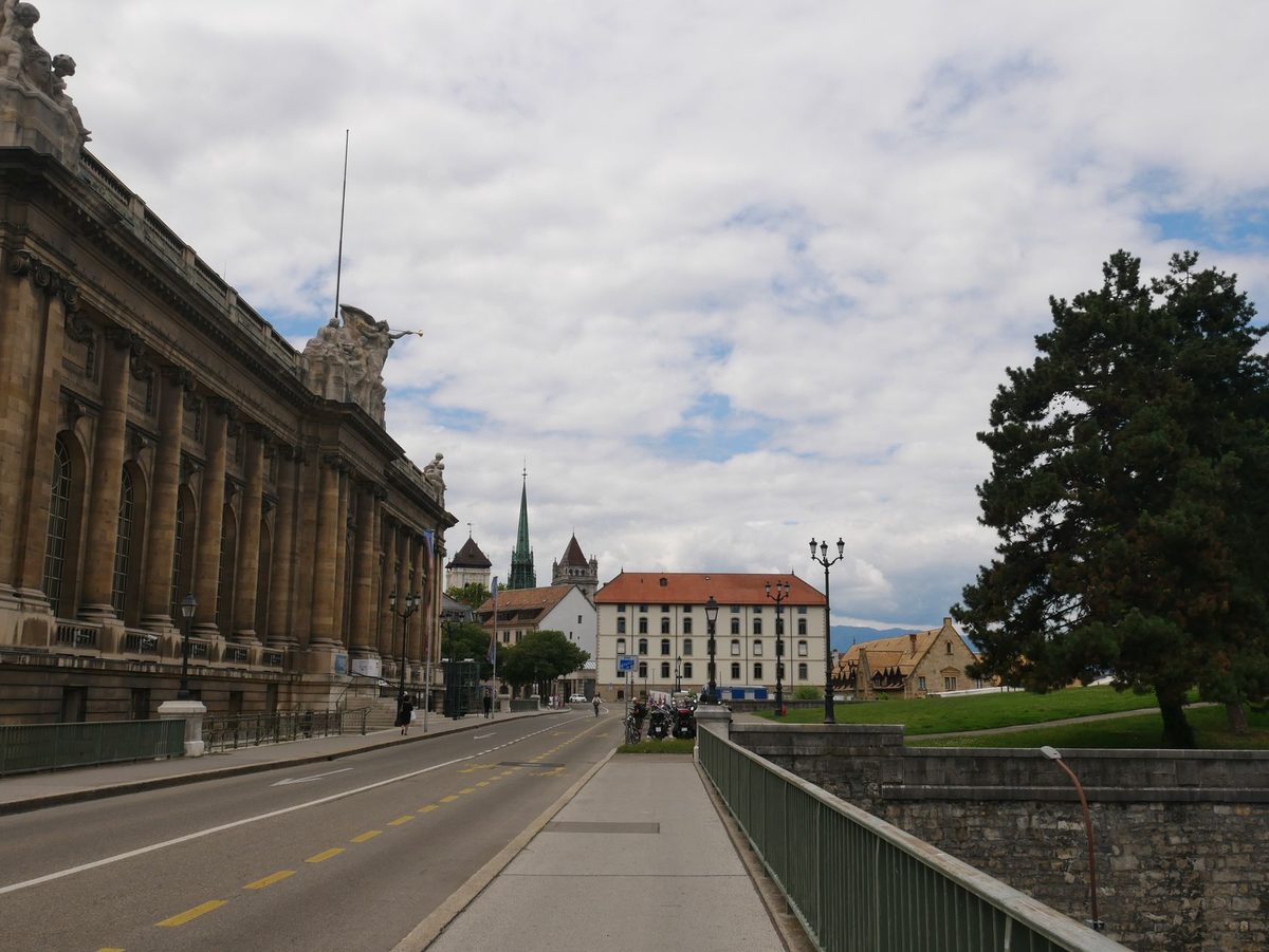 The Bains des Paquis baths in Geneva Paquis, safe and busy with locals
