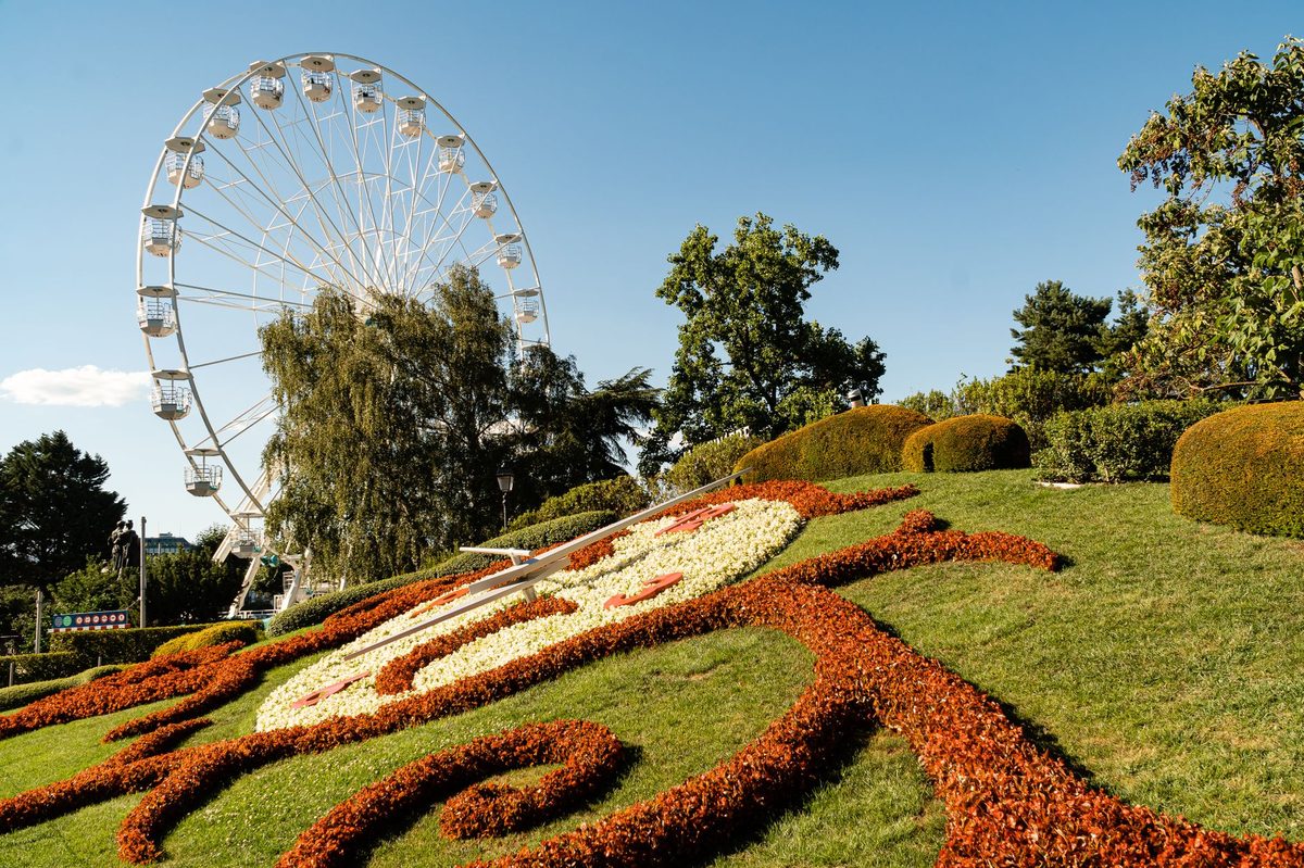 The Jardin Anglais flower clock and lakeside park, one of Geneva's best gardens