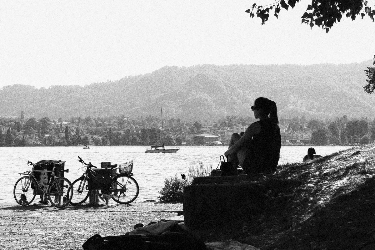 The traffic-free lakefront cycle route used for biking in Geneva