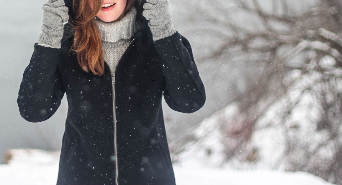A windproof winter coat, scarf and gloves, the Bise-proof kit for a Geneva winter