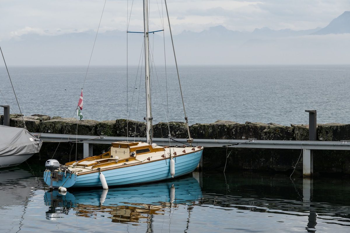 Sailboats out on Lake Geneva, a hub for water sports near Geneva