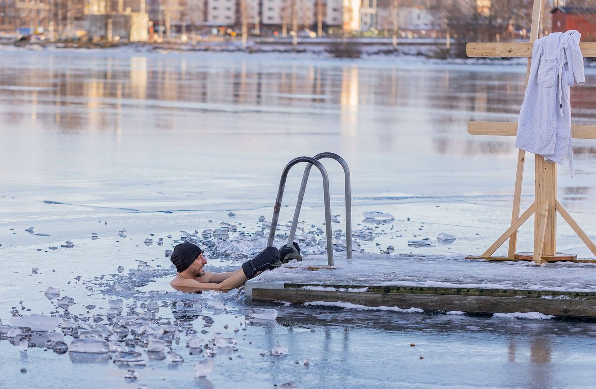 Winter cold-water swimming on Lake Geneva, a Bains des Paquis ritual paired with the sauna