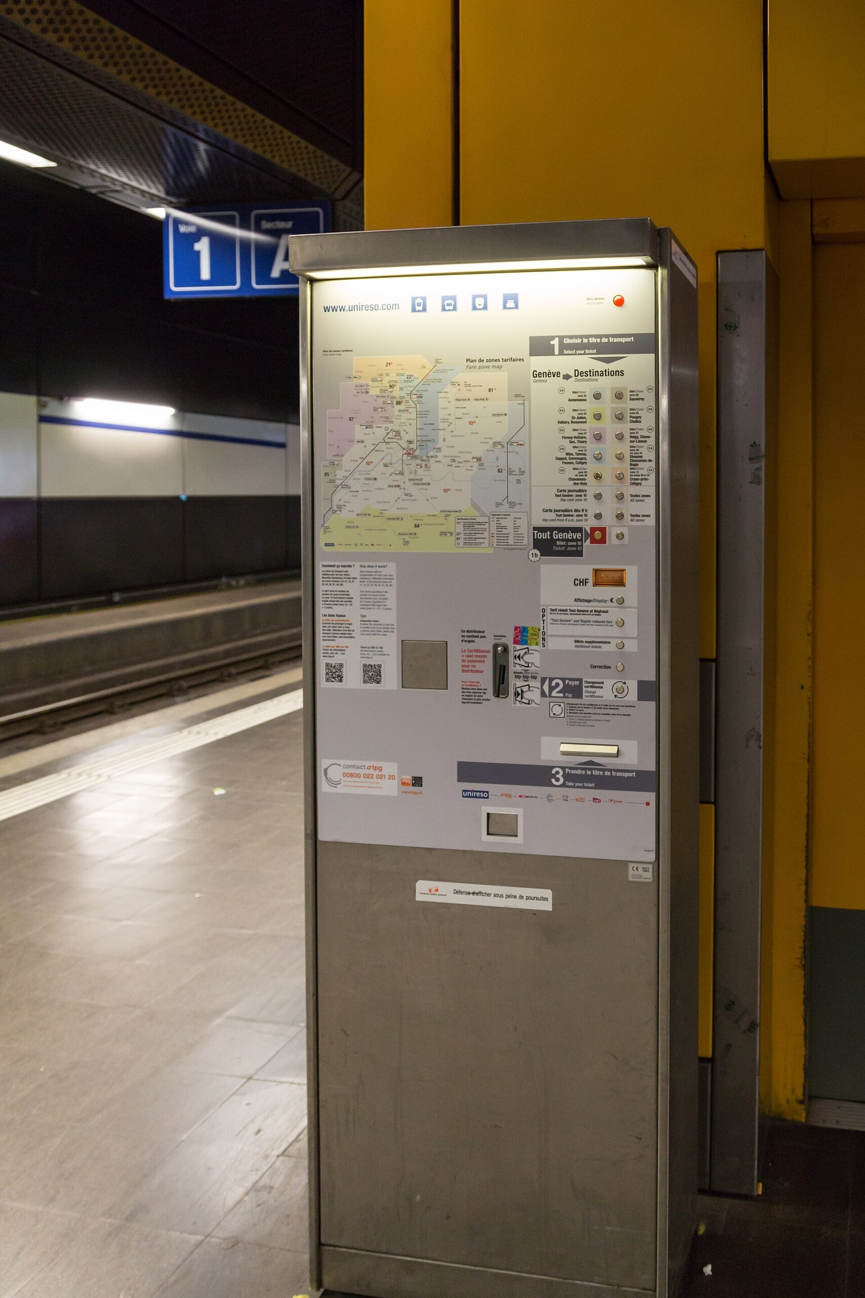 A Unireso public transport ticket machine on platform 1 of the Genève-Aéroport railway station