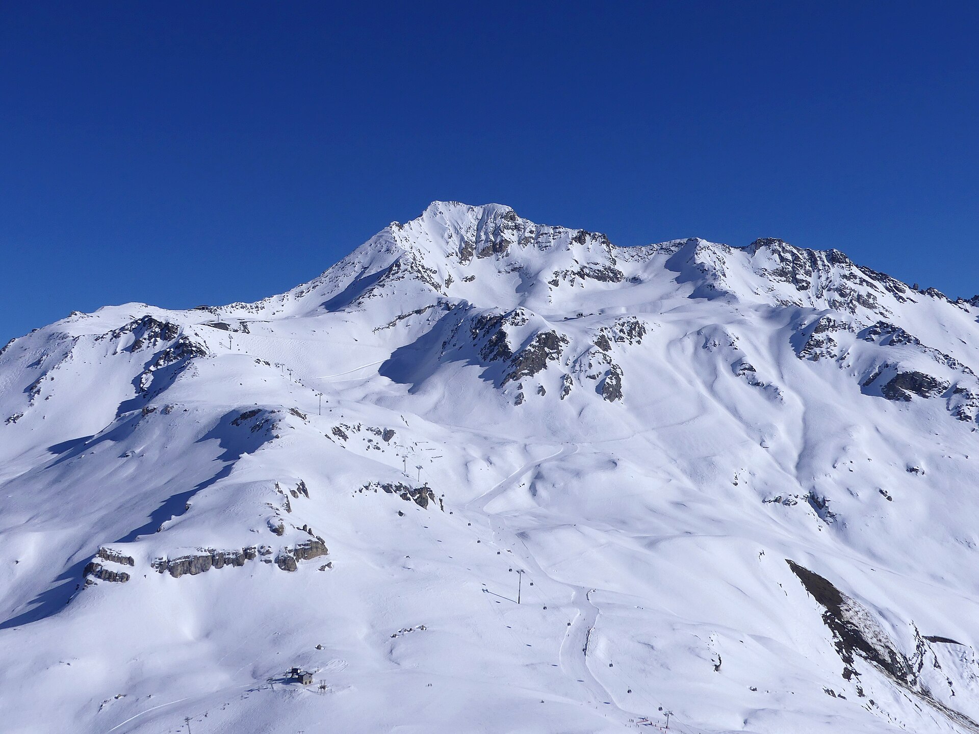 The snow-covered Bellecôte massif above La Plagne with ski lifts crossing the slopes