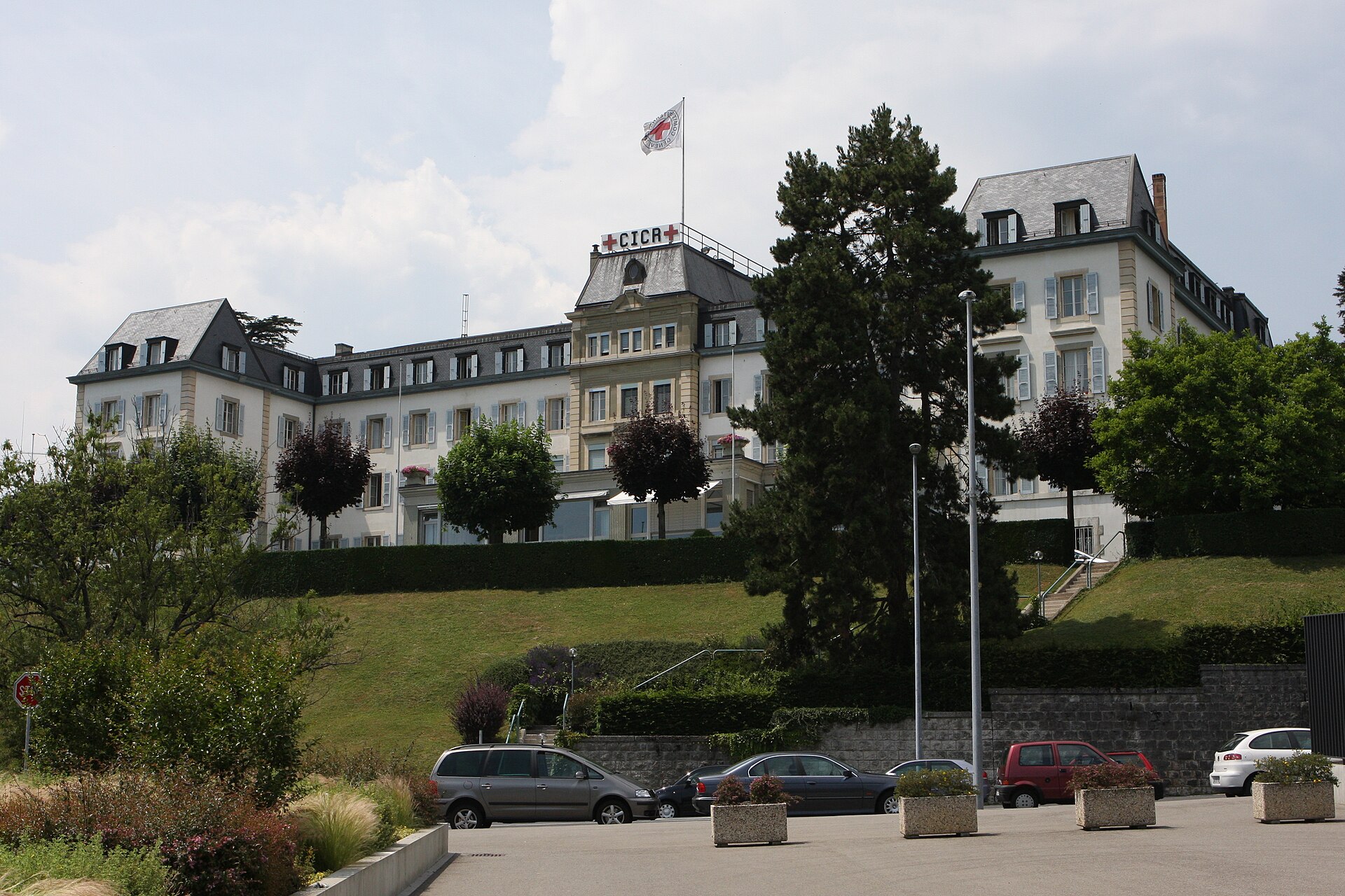 The headquarters building of the International Committee of the Red Cross on the Avenue de la Paix in Geneva, with a Red Cross flag on the roof